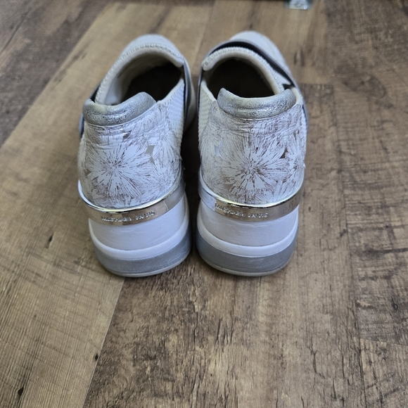 Michael Kors Women's 7m White Slip-On Sneakers - Picture 3 of 11